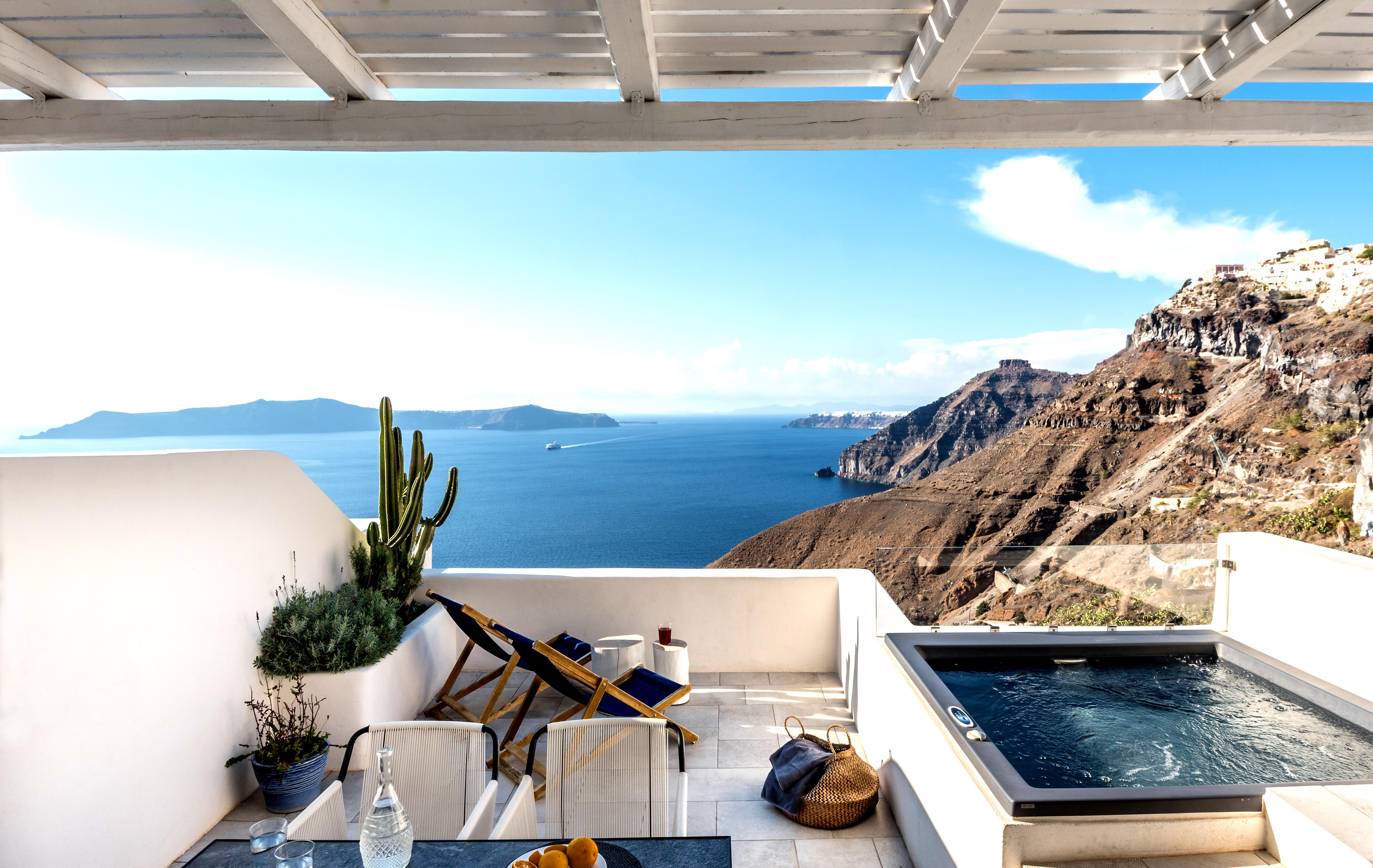 Porto Fira Suites
